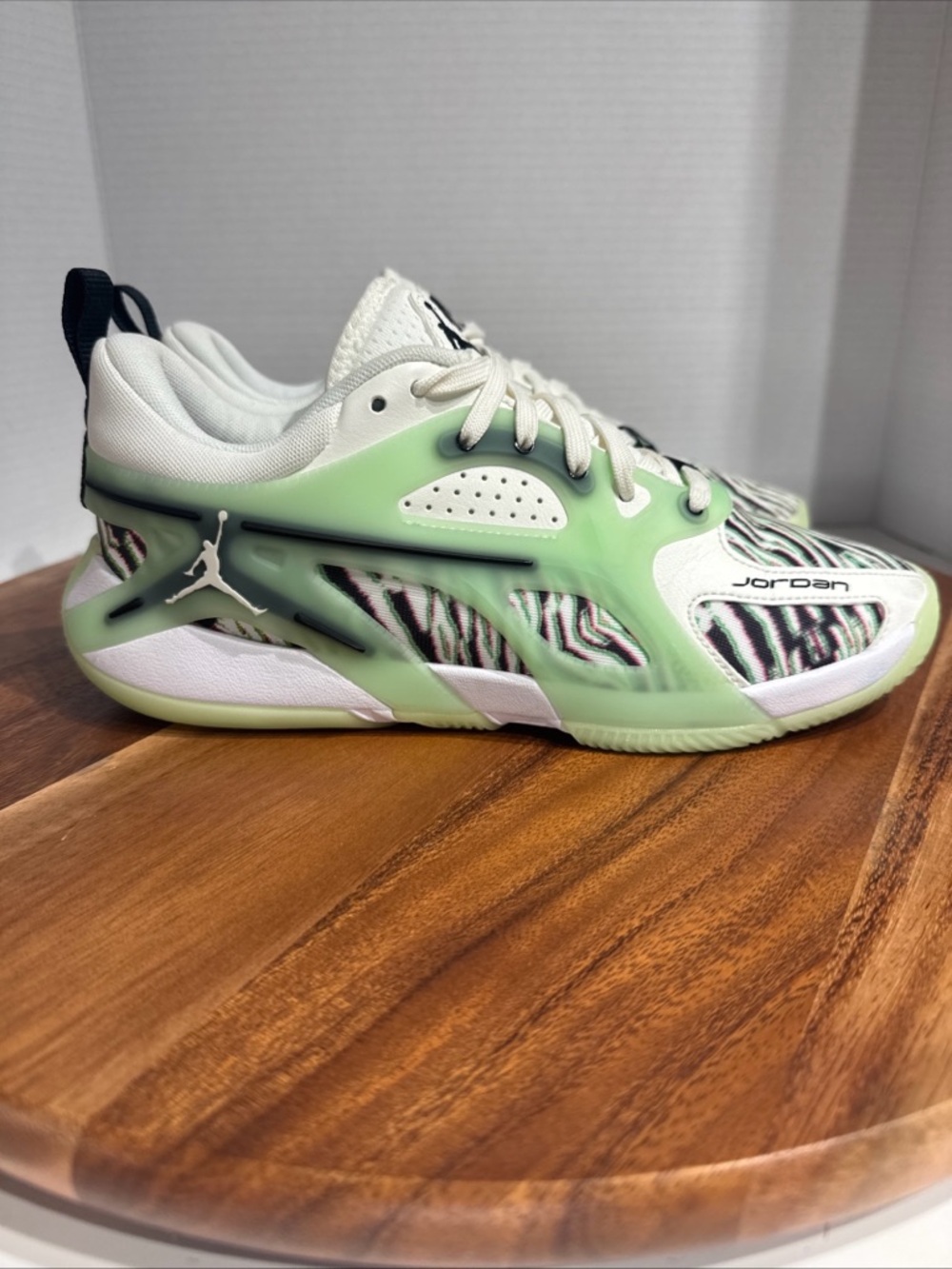 NIKE AIR JORDAN HEIR SHOWSTOPPER VAPOR GREEN FZ2471 100 Women’s Size 7.5